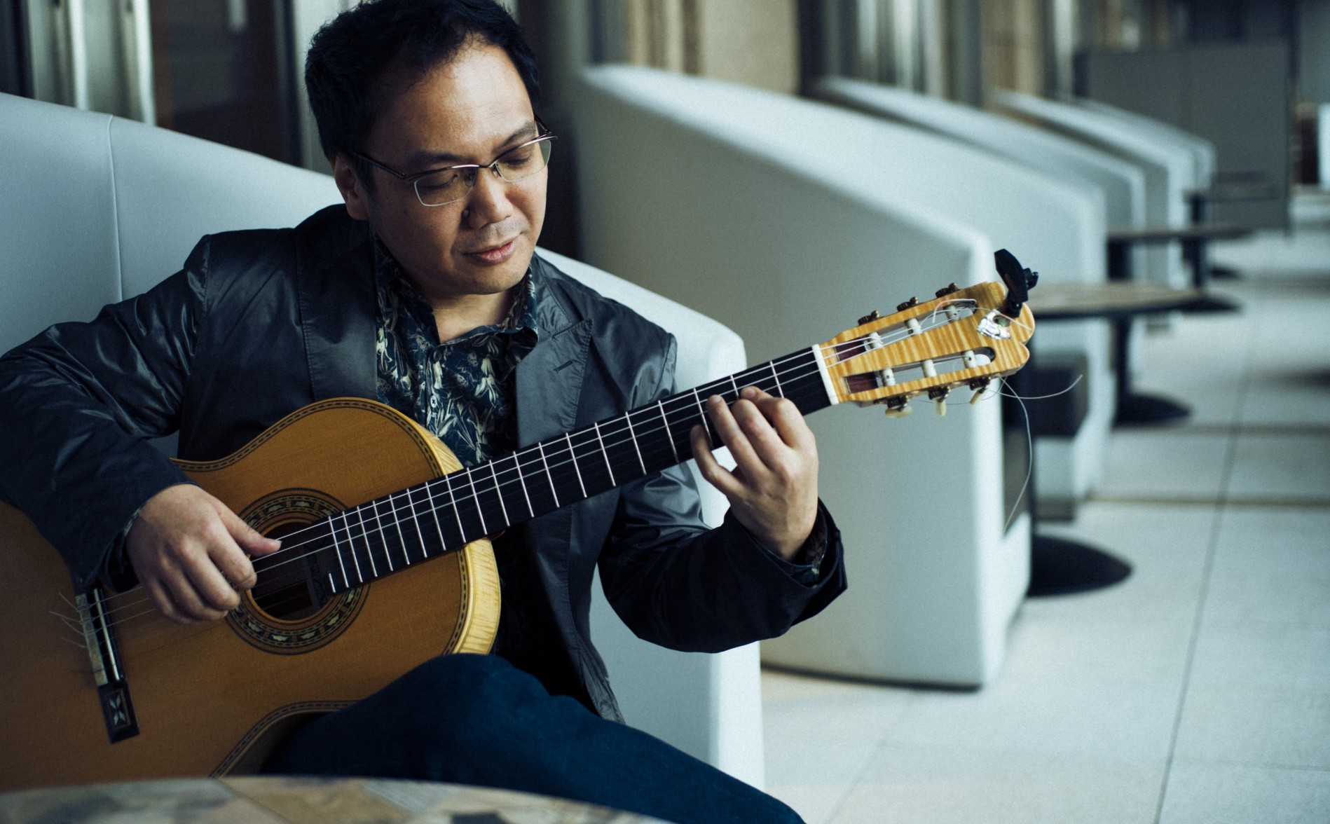 Daisuke Suzuki Plays J. S. Bach and Toru Takemitsu