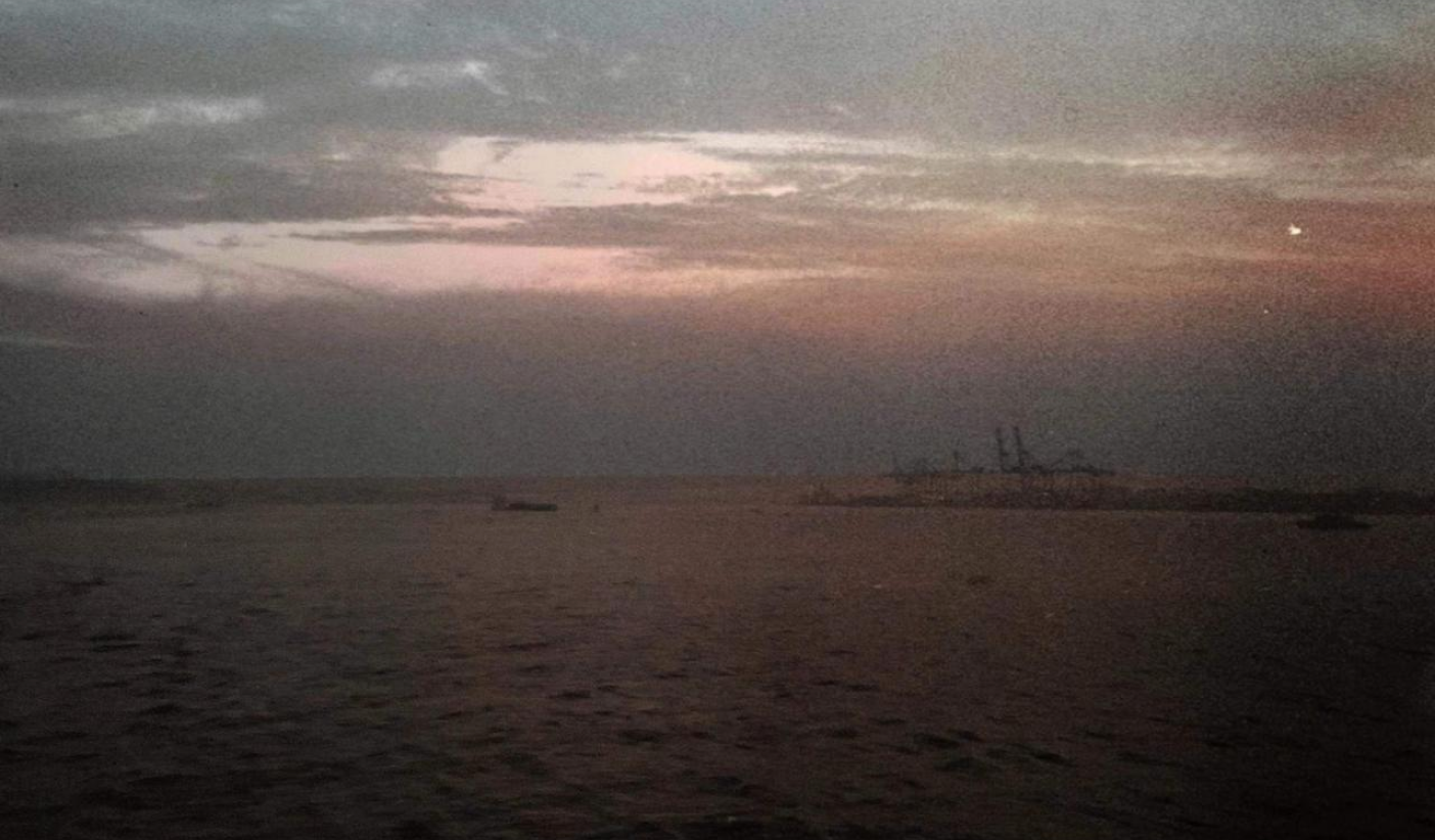 《 四海 》
